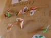 Náleziská dinosaurov označené skladačkami a obrázkami.